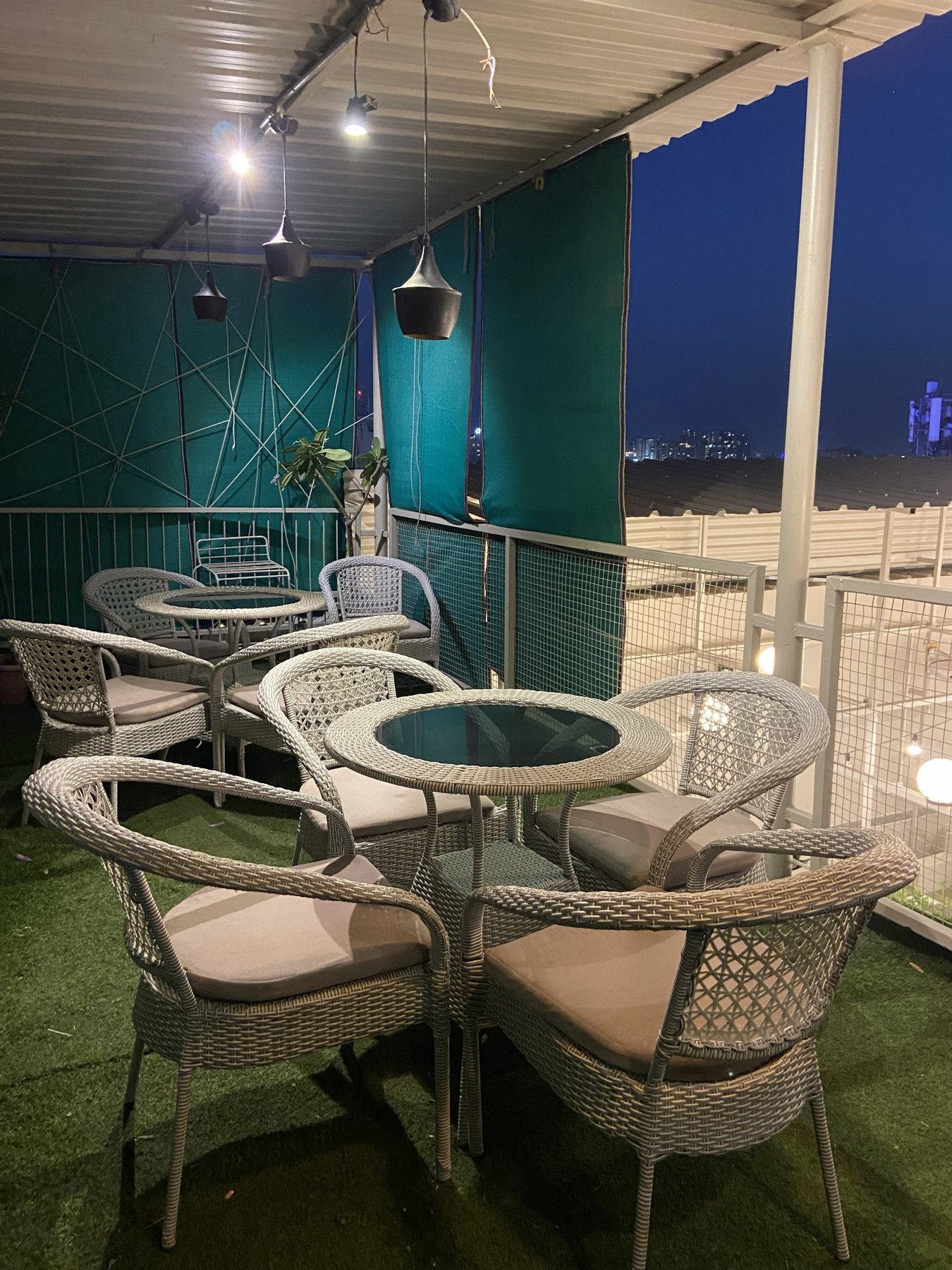 Chairish Cafe Open Sky Rooftop